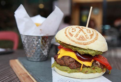 1 o 2 Hamburguesas con porción de Papas Fritas Caseras y Más