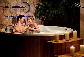 Velada Romántica para 2 con Hot Tub y más en Les Gemeaux