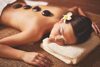 Masaje espalda mixto cervico lumbar + piedras calientes