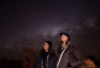 Observa el universo desde el desierto de Atacama
