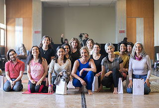 Clases de Yoga Mixta Online y Presencial con Yuyuníz Navas 