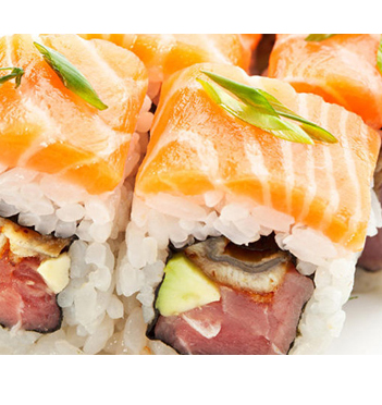 ¡Suscríbete Gratis y Compra HOY! Paga $12.990 en vez de $33.990 por 100 Piezas de Sushi en Onomichi Nikkei, Ñuñoa.