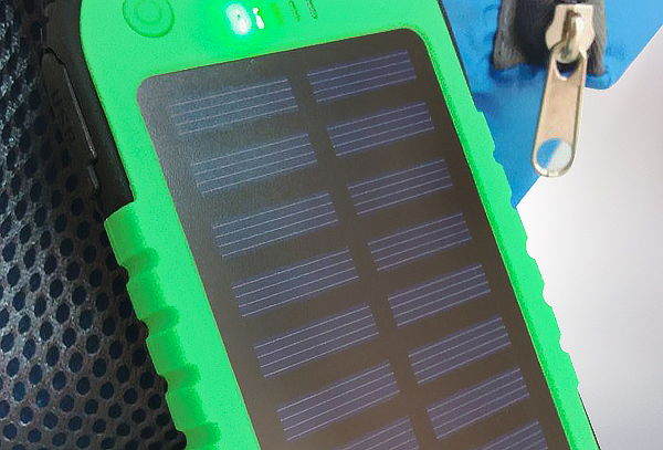 Cargador Solar Portátil Impermeable  5000 MAh USB 