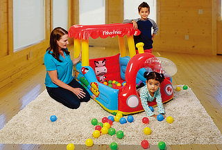 Tren inflable Ball PiT Fisher Price