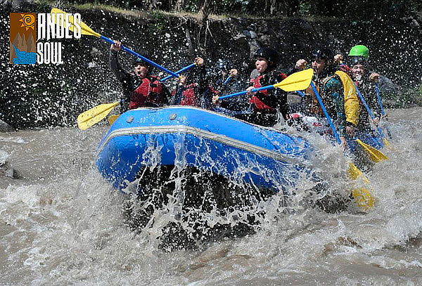 Aventura en Rafting en Río Maipo para 4, 6 u 8 Personas