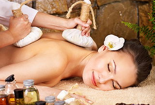 Masaje Sabai Thai con Pindas en Espalda, Providencia. 