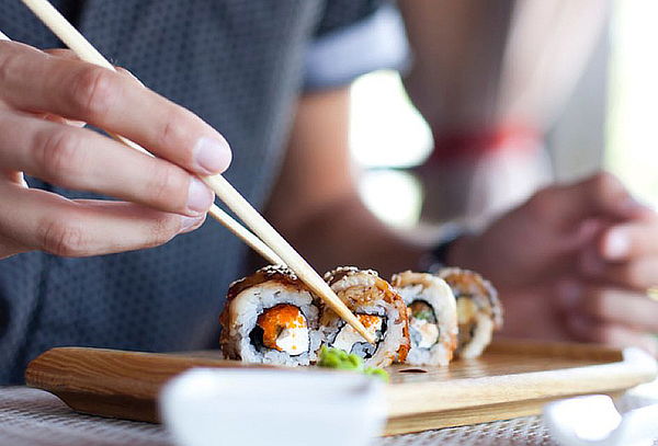 30 piezas de sushi + 10 bokkados Peñalolen
