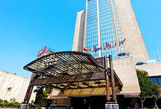 Día de spa: Masaje de relajación y más en Hotel Crowne Día de spa: Masaje de relajación y más en Hotel Crowne