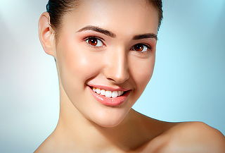 Plasma rico en plaquetas en rostro, cuello, escote y manos Plasma rico en plaquetas en rostro, cuello, escote y manos