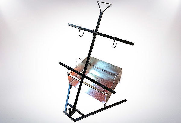 Asador de Fierro Vertical para Cordero con Fogón, marca