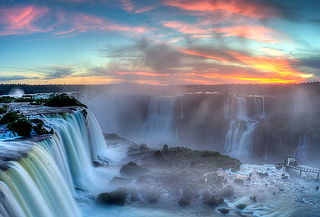 Cataratas de Iguazú, Transporte + Hotel con Media Pensión