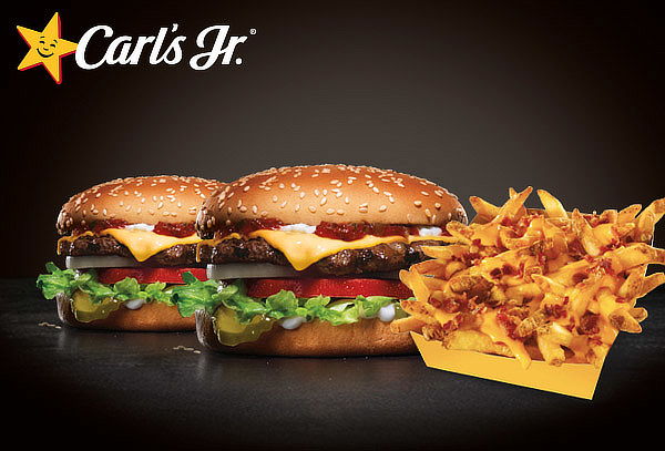 2 Famous Star + 1 Bacon Cheese Fries en Carl's Jr