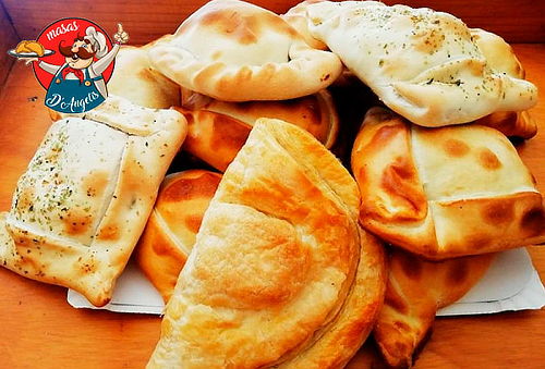 12 Empanadas de Pino