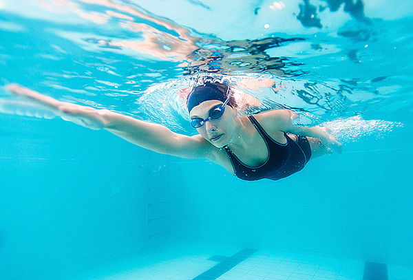 4 o 6 Clases de Natación Indoor en Piscina Climatizada