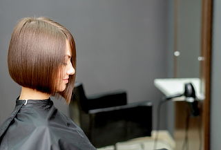 Alisado Brasileño + Despunte + Brushing + Manicure Express