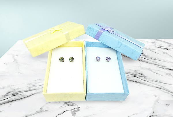 Hermosos aritos apegados a la oreja con cristal swarovski de