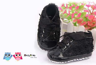Zapatillas negras con excelente diseño ¡Para tú pequeña!