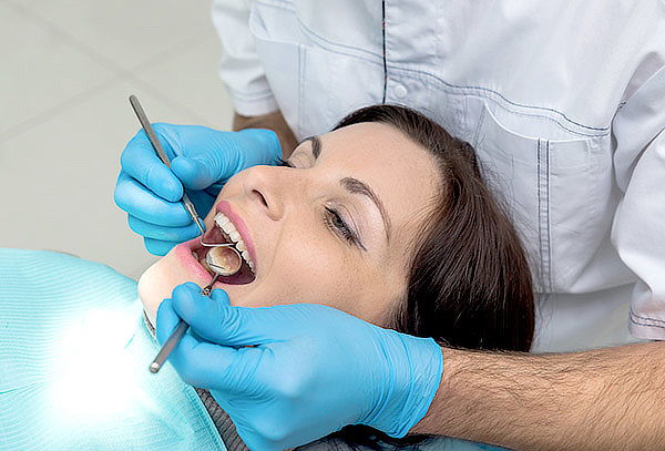 Portosalud: Coronas Dentarias Fijas de Porcelana Metal
