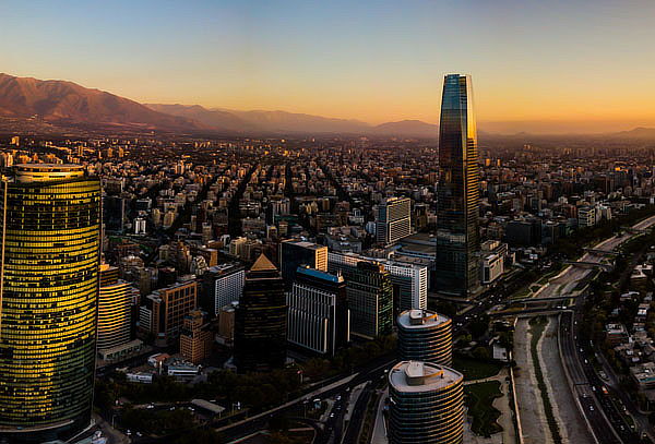 Panorámica de Santiago desde el Aire en Helicóptero o Avión