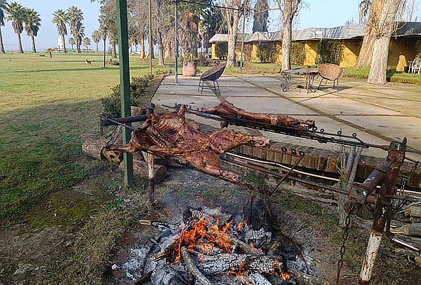 Domingo de Buffet de Carne! En Hotel Jardín del Lago