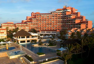 Hospedaje Wyndham Grand Cancun 5D/4N+ 2 menores