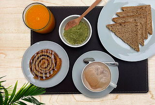 ¡2x1! Desayuno con Jugos de Naranja + Tostadas y Más