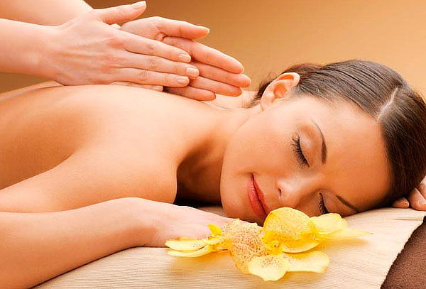 Masaje + Piedras calientes + Exfoliación para 1 o 2 personas