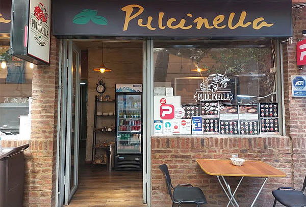 1 pizza familiar + 2 bebestibles en Pulcinella
