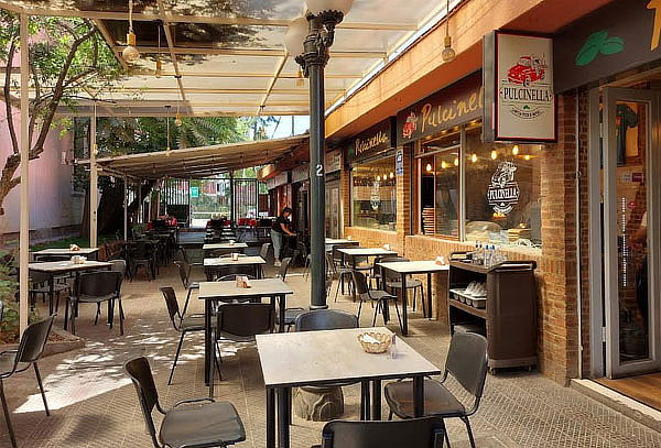 1 pizza familiar + 2 bebestibles en Pulcinella
