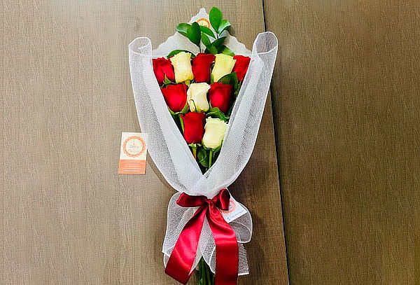 Ramo de 10 Rosas Combinadas con retiro o despacho