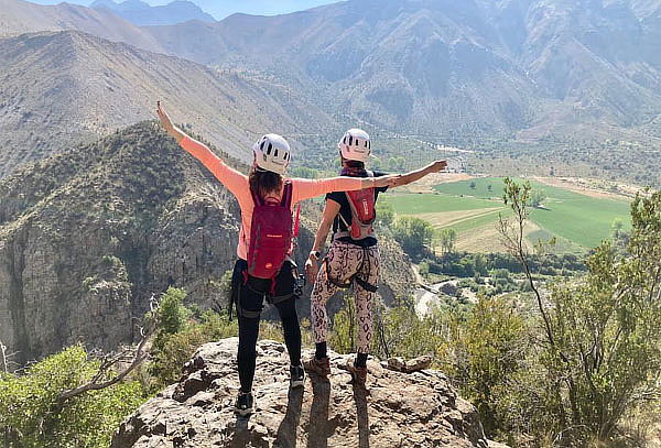 Vive la experiencia con tus amigas! Hiking+Canyoning