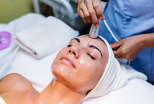 Limpieza facial +Dermapen, coktail de vitaminas +fototerapia