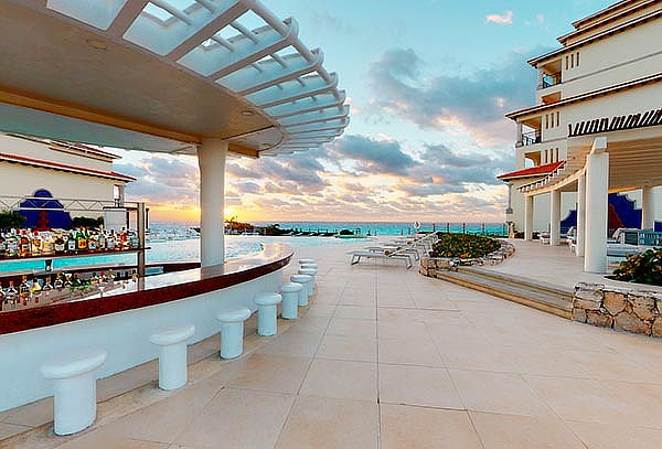 Cancún: Hospedaje 5D/4N + Suite Vista al Mar + 2 Adultos + 2