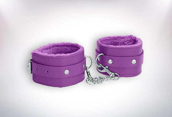 Pack Esposas, Minivibrador, Set anillos, Preservativos
