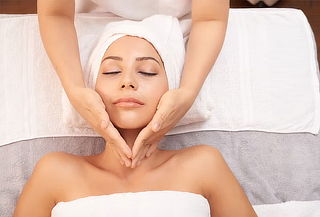 Limpieza facial + Masaje de Relajación en Espacio Kalinda