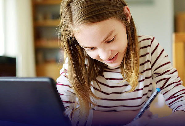 Un Año de Reforzamiento Online de Enseñanza Básica