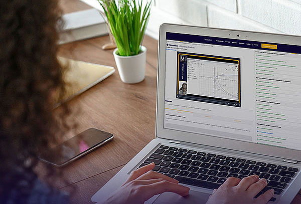 Un Año de Reforzamiento Online de Enseñanza Básica