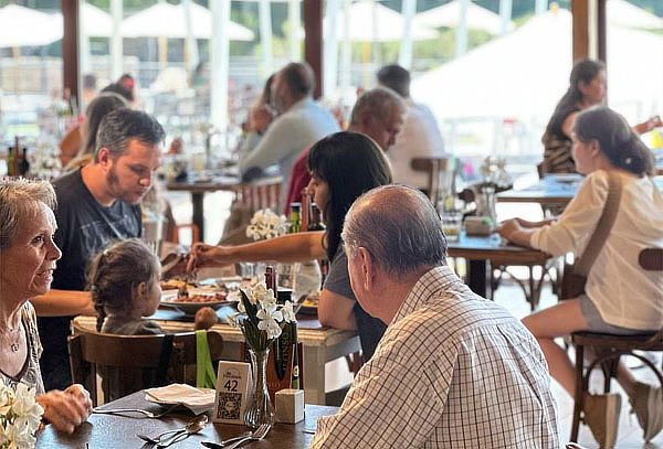 Almuerzo o cena para 2 personas en Club Providencia