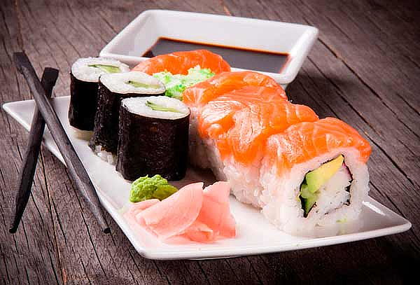 60 Piezas de Sushi para retiro o delivery