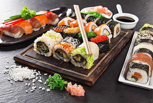 60 Piezas de Sushi para retiro o delivery