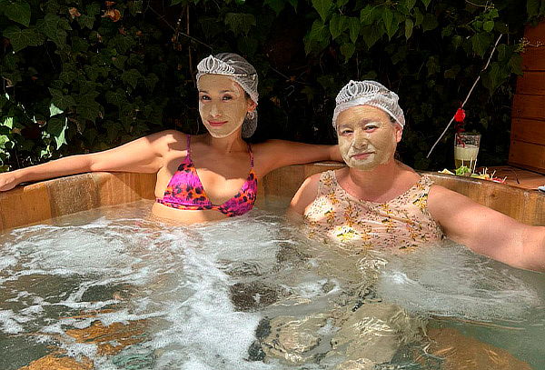 Spa madre e hija Tinaja+ Sauna y más