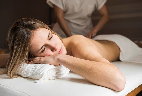 Día de Spa:Masaje de Relajación en Espalda + Limpieza Facial