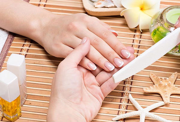 Tarde de spa:  Rejuvenecimiento, Masaje y Manicure 