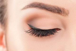 Lifting de pestañas+ perfilado de cejas +manicure permante