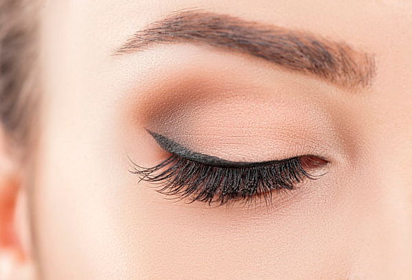 Lifting de pestañas+ perfilado de cejas +manicure permante