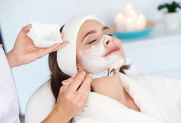 Máscara facial + Limpieza + Schok de vitaminas + Exfoliación