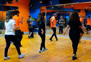 8 clases de baile a elección: Salsa, Bachata, Tango y más