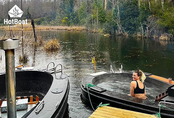 Termas navegables con motor eléctrico en Laguna Rivera Pucón