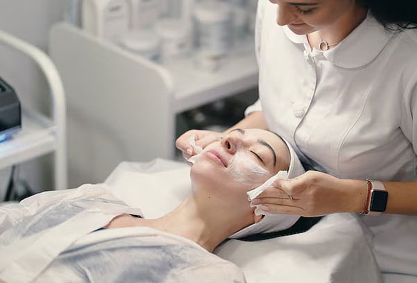 Limpieza Facial + Pedicure + Masaje de Relajación y más 