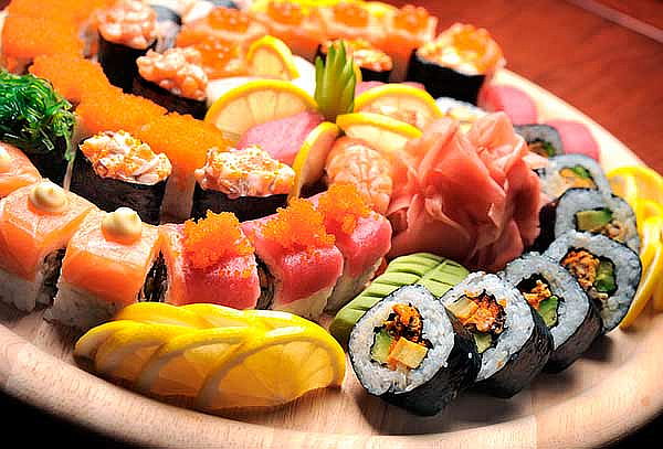 60 Piezas de Sushi para retiro o delivery